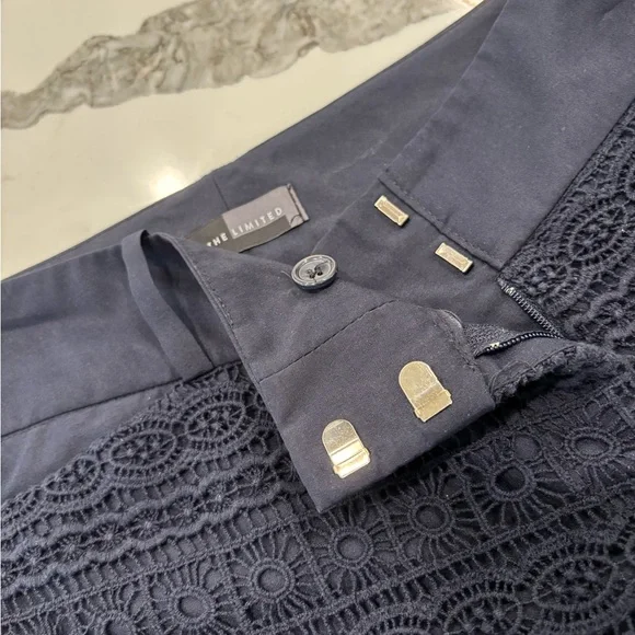 The Limited brand Women's Navy Lace Shorts size 6 - Picture 6 of 6